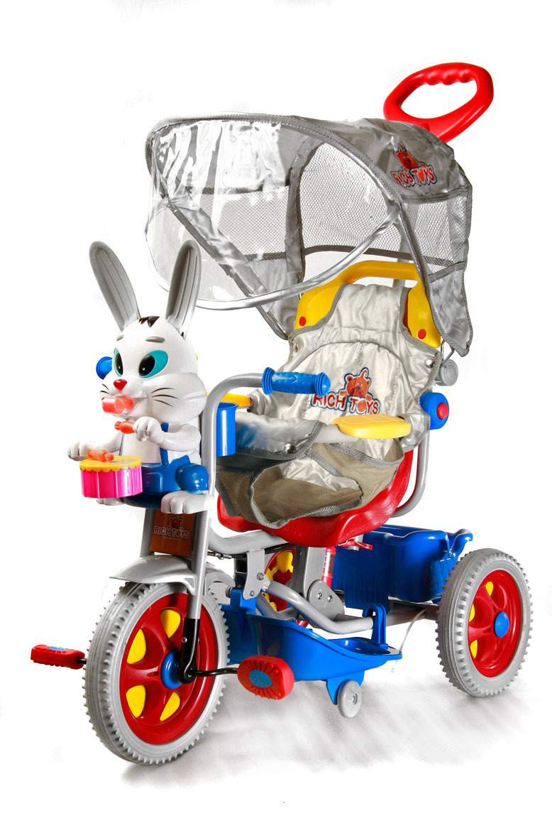 Трехколесный велосипед с игрушкой-зайцем, зонтом, свистком и памперсом.