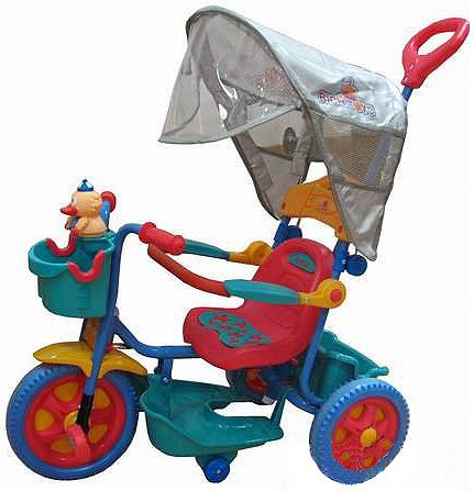 Трехколесный велосипед с игрушкой- резиновым утенком, зонтом и памперсом.
